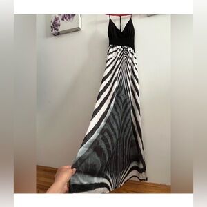 Suzy shier Black and White Striped Maxi Dress- large  Ptp 18 inch